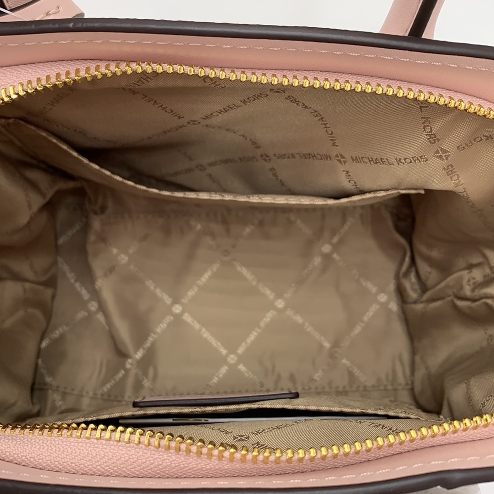 MICHAEL KORS
Avril Small Logo Top-Zip Satchel Powder Blush Multi signature color - Picture 15 of 16
